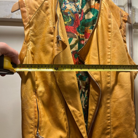 Desigual Spain Faux Tan Leather Jacket/ convertible vest in tan; great lining - Picture 10 of 16